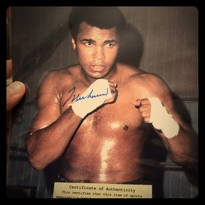 Muhammad Ali signed with COA 🖊